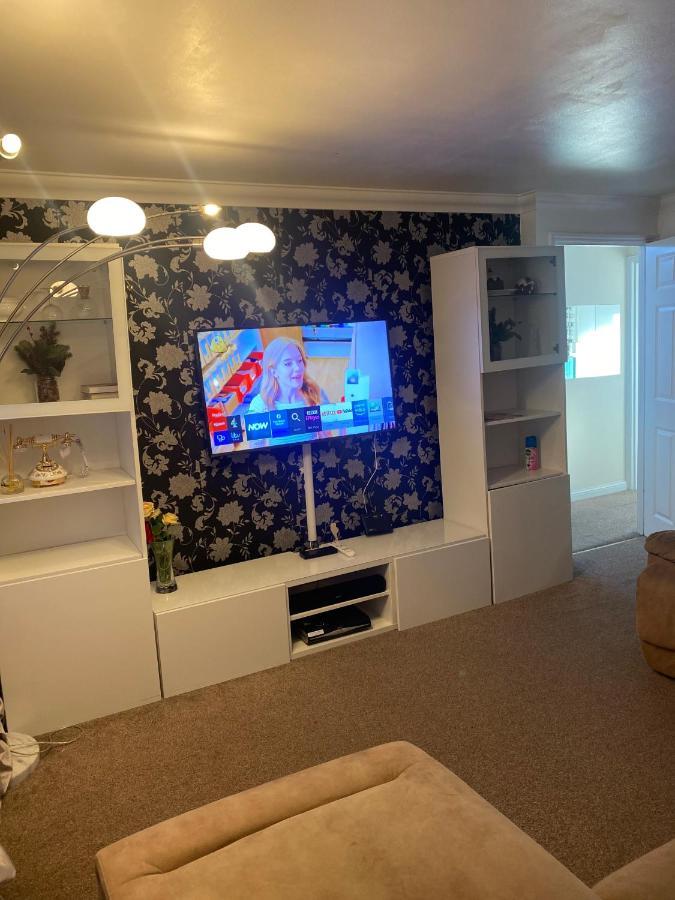 Lovely 2 Bed Flat/Apt In East London- Nice Estate. Дагенем Экстерьер фото