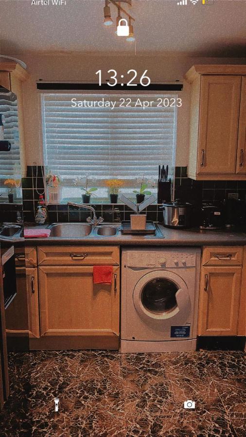 Lovely 2 Bed Flat/Apt In East London- Nice Estate. Дагенем Экстерьер фото
