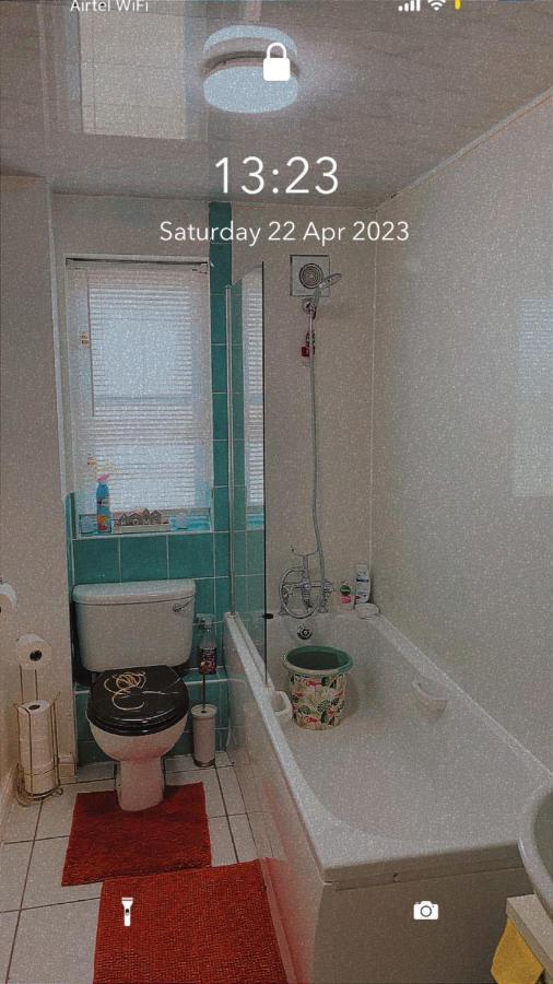 Lovely 2 Bed Flat/Apt In East London- Nice Estate. Дагенем Экстерьер фото