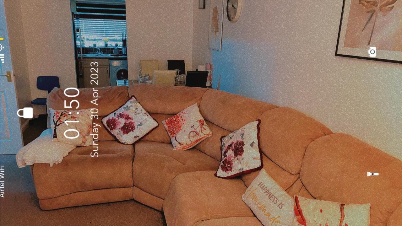 Lovely 2 Bed Flat/Apt In East London- Nice Estate. Дагенем Экстерьер фото